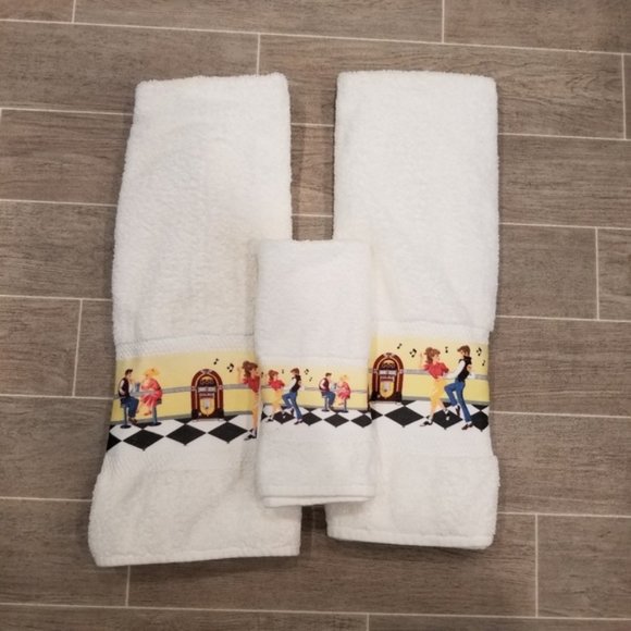 Mills Diner Themed Towels